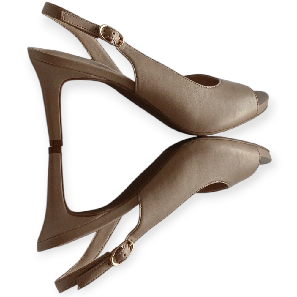 LIFE STRIDE  TELLER SLINGBACK PUMP TENDER TAUPE, TAN PLATFORM HEELS. SIZE 8.5 W